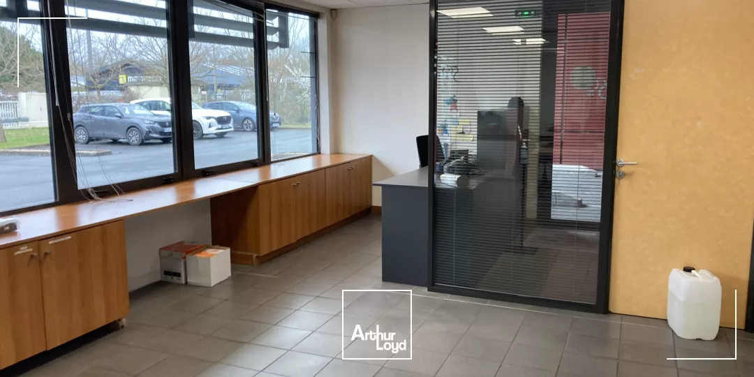 ENTREPÔT À VENDRE À CARBON BLANC