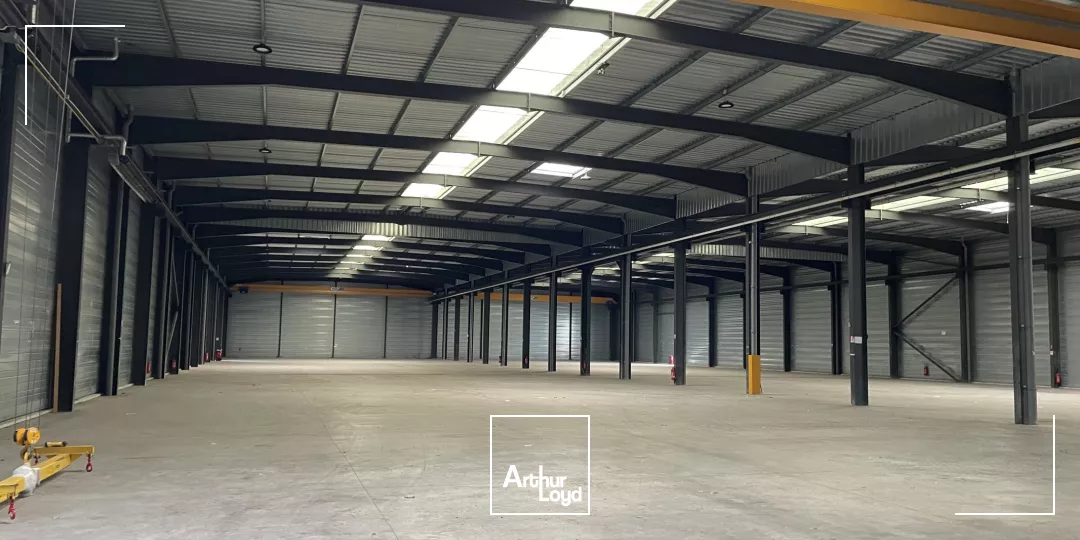 ENTREPÔT À VENDRE À CARBON BLANC