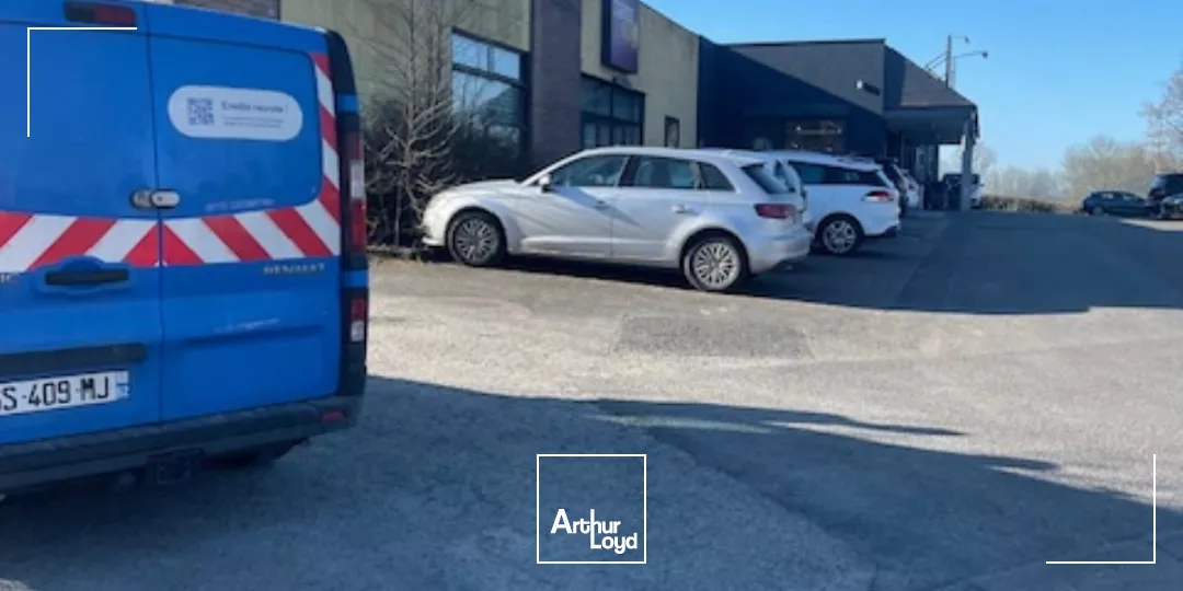 Local commercial à louer - Visibilité idéale à Saint-Pol-sur-Ternoise, stationnement facile et accès direct à une zone fréquentée