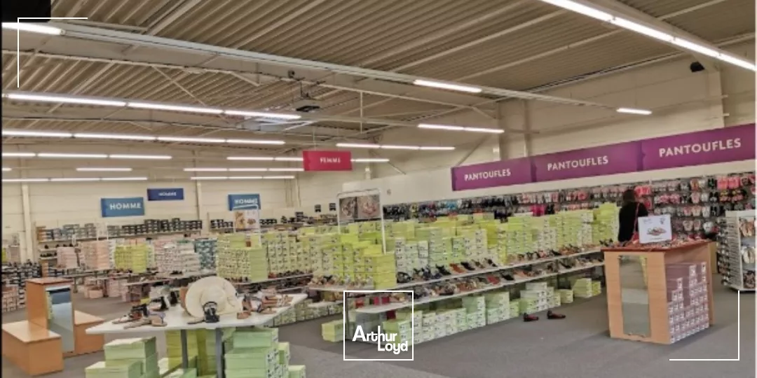 Local commercial à louer - Visibilité idéale à Saint-Pol-sur-Ternoise, stationnement facile et accès direct à une zone fréquentée