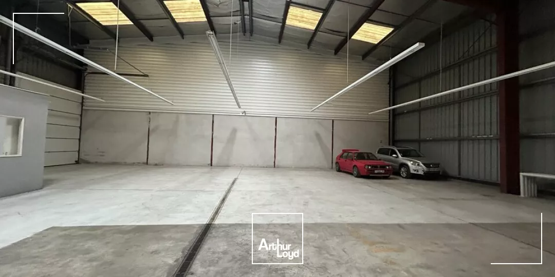 LOCAL D'ACTIVITE - ENTREPOT à LOUER de 400 m²
