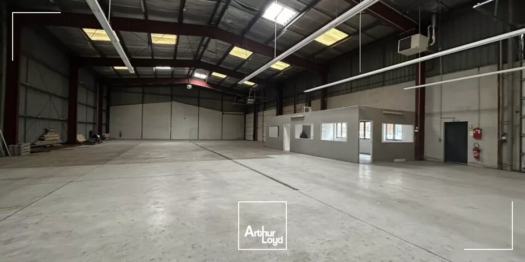 LOCAL D'ACTIVITE - ENTREPOT à LOUER de 400 m²