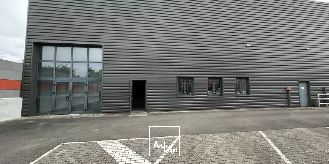 LOCAL D'ACTIVITE - ENTREPOT à LOUER de 400 m²