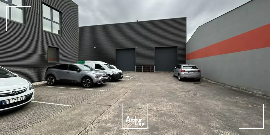 LOCAL D'ACTIVITE - ENTREPOT à LOUER de 400 m²
