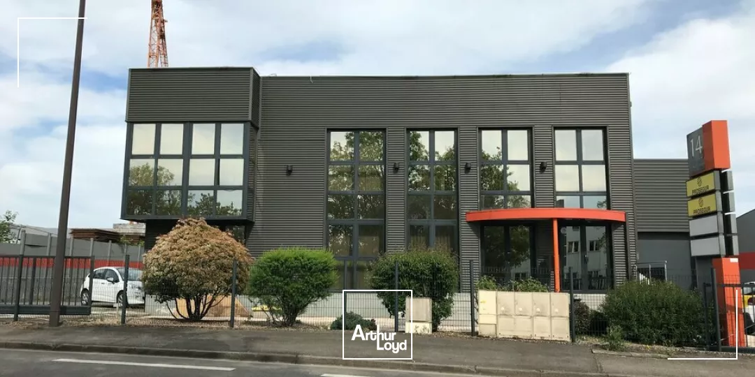 LOCAL D'ACTIVITE - ENTREPOT à LOUER de 400 m²