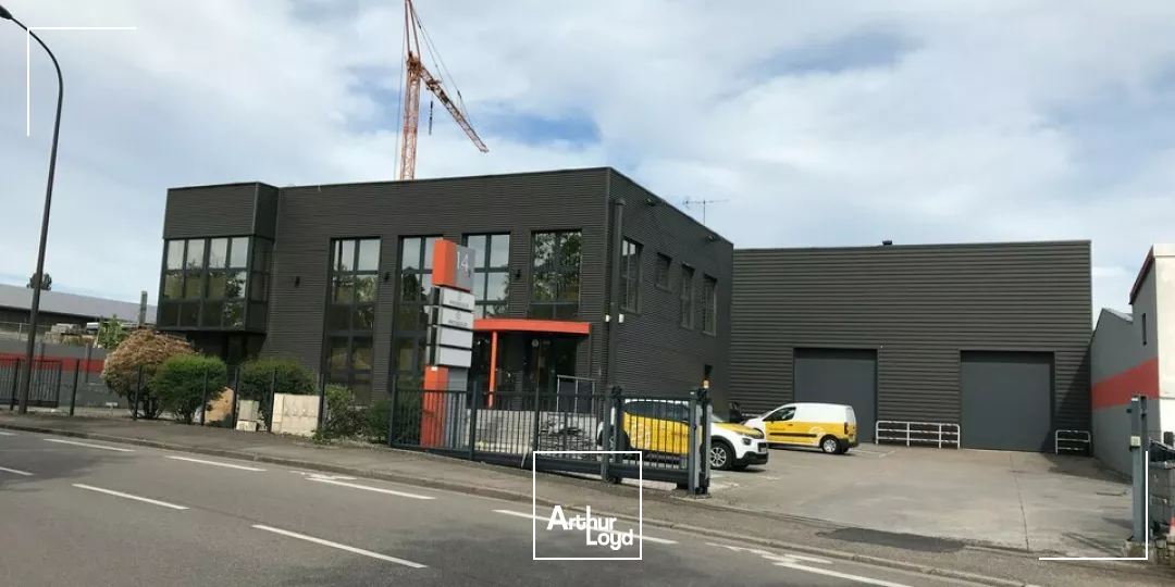 LOCAL D'ACTIVITE - ENTREPOT à LOUER de 400 m²