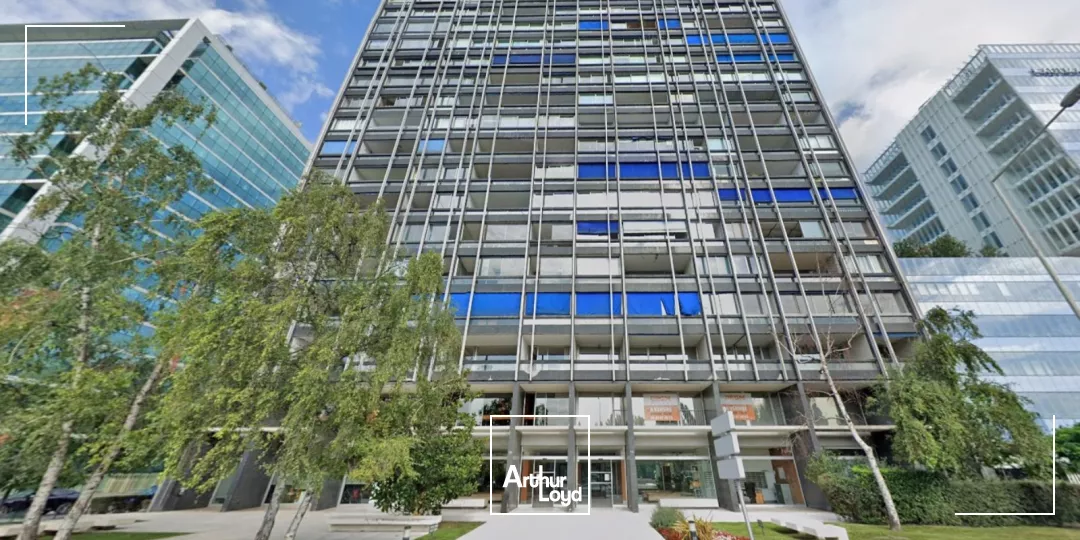 Bureaux lumineux avec vue sur Seine, à l'acquisition, à Courbevoie