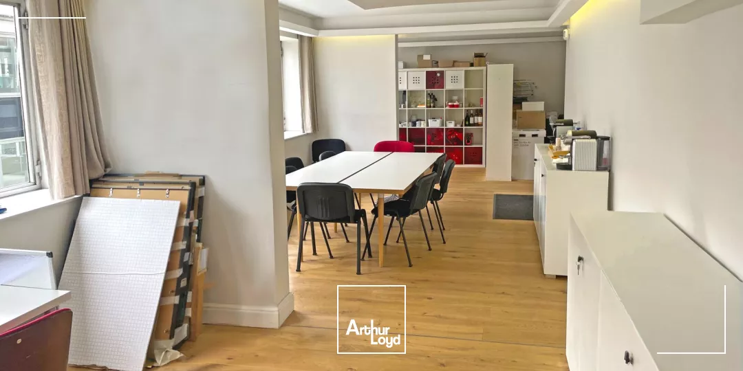 Bureaux lumineux avec vue sur Seine, à l'acquisition, à Courbevoie