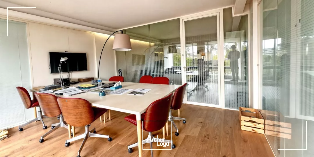 Bureaux lumineux avec vue sur Seine, à l'acquisition, à Courbevoie