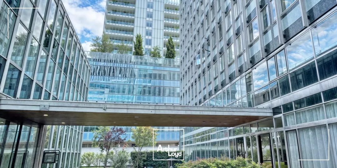 Bureaux lumineux avec vue sur Seine, à l'acquisition, à Courbevoie
