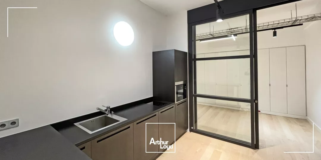 BUREAUX A VENDRE - ILE DE LA JATTE - METRO 1 - JARDIN