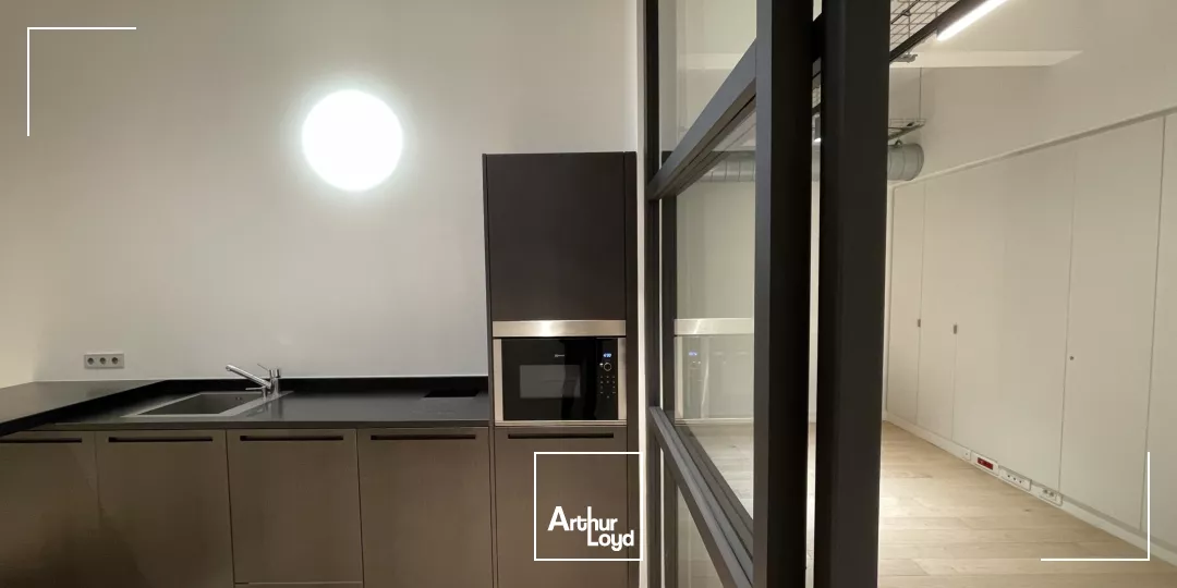 BUREAUX A VENDRE - ILE DE LA JATTE - METRO 1 - JARDIN