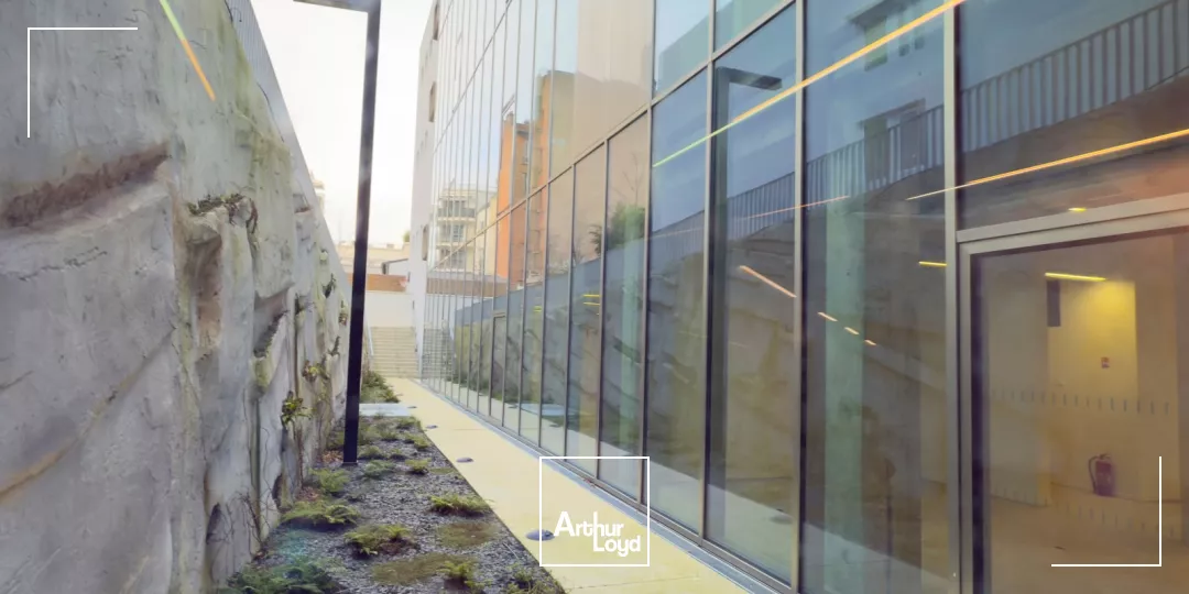 Bureaux à vendre ou à louer à SURESNES 92150