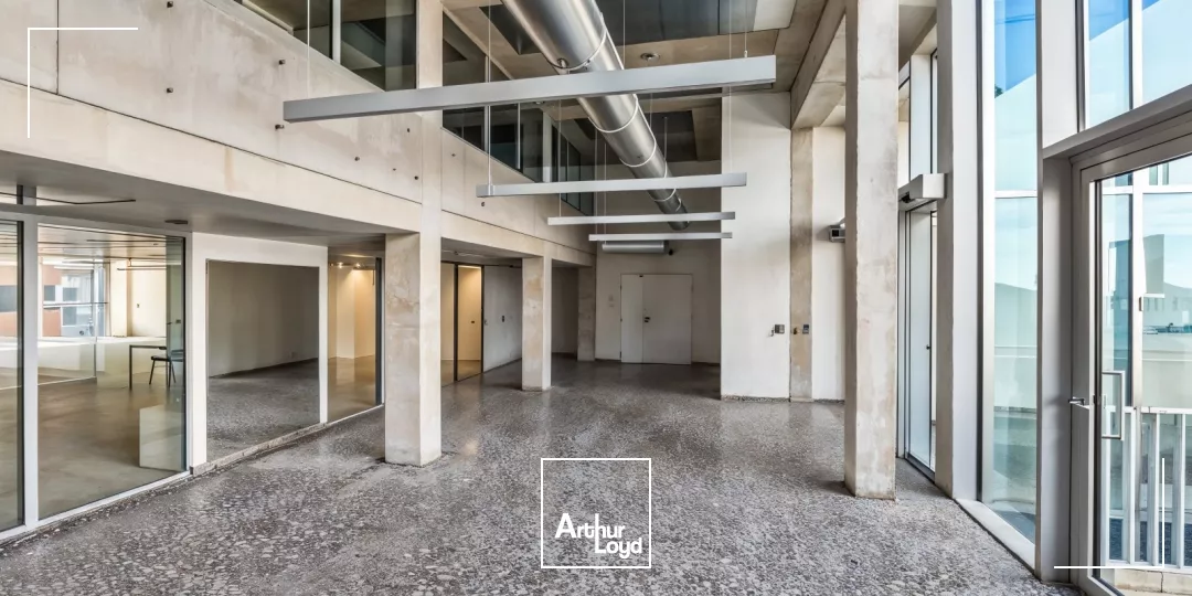 Bureaux à vendre ou à louer à SURESNES 92150
