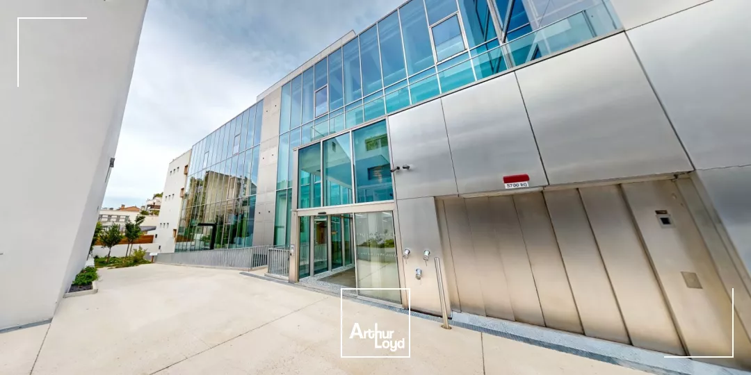 Bureaux à vendre ou à louer à SURESNES 92150