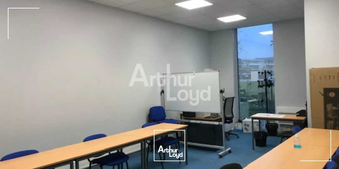 ANGERS HAUTS DE SAINT AUBIN LOCAL COMMERCIAL/TERTIAIRE DE 120 M² AVEC VISIBILITE AU PIED DU TRAM