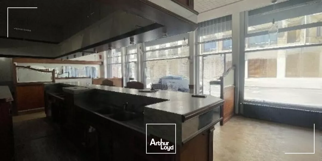 A louer en centre-ville de reims - un local commercial d'environ 105m2 - disponible de suite