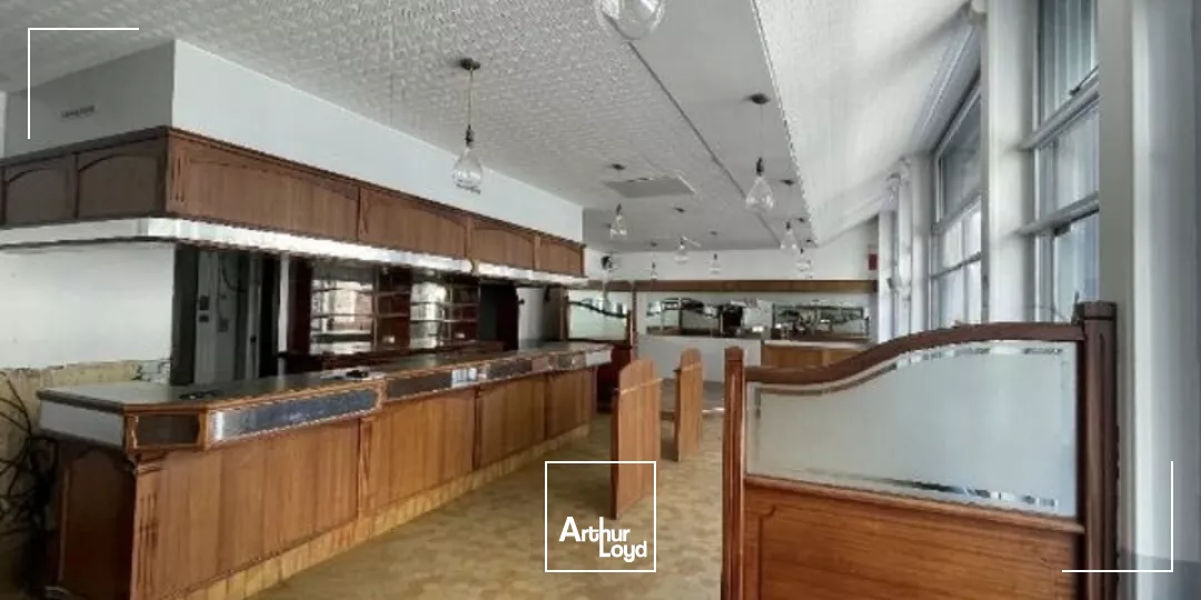 A louer en centre-ville de reims - un local commercial d'environ 105m2 - disponible de suite