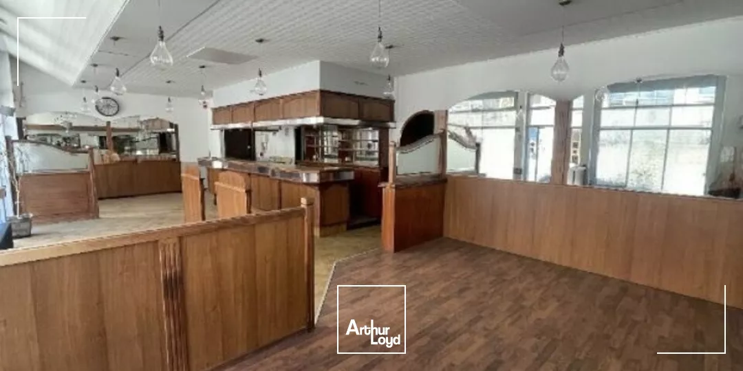 A louer en centre-ville de reims - un local commercial d'environ 105m2 - disponible de suite