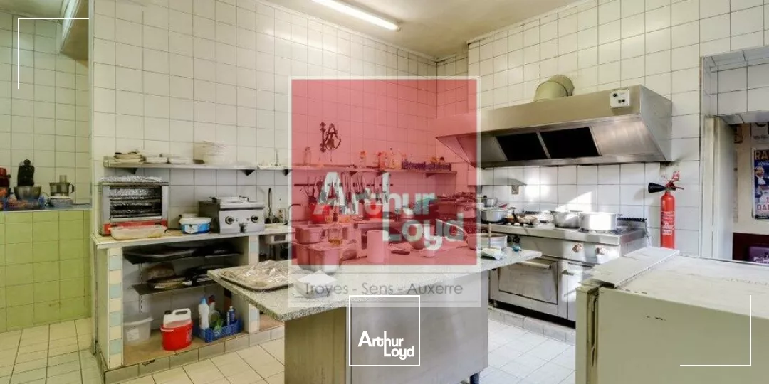 Auxerre, immeuble mixte commercial 400m2, idéal investisseur