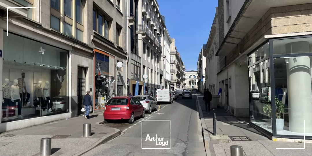 LOCAL COMMERCIAL DAB LOCATION MERCOEUR - 196 M2