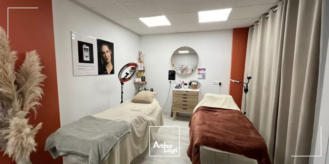 A LOUER LOCAL LA BAULE 150 M2 PROCHE DE GAULLE