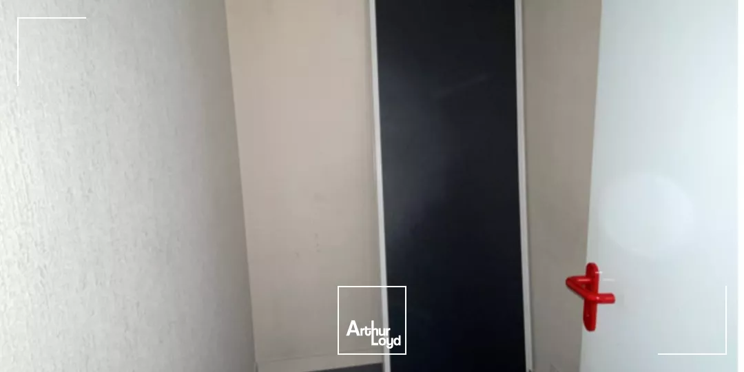 LOCATION DE PLATEAUX DE BUREAUX DIVISIBLES D'ENVIRON 440 m² AVEC PARKINGS A CHANTEPIE.