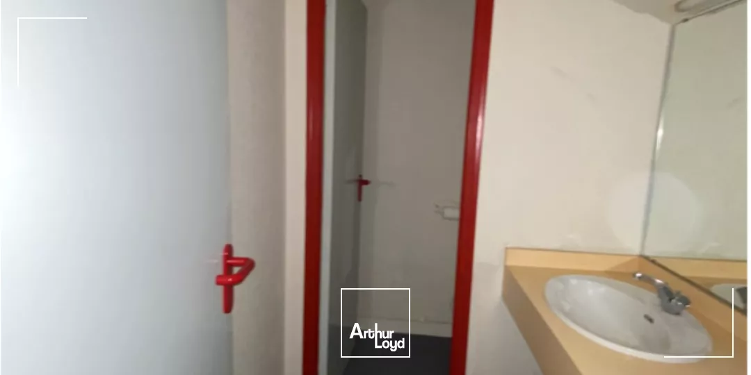 LOCATION DE PLATEAUX DE BUREAUX DIVISIBLES D'ENVIRON 440 m² AVEC PARKINGS A CHANTEPIE.