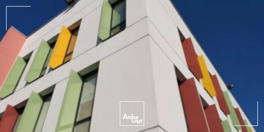 A LOUER PLATEAU DE 250M² EN RDC CHARTRES DE BRETAGNE