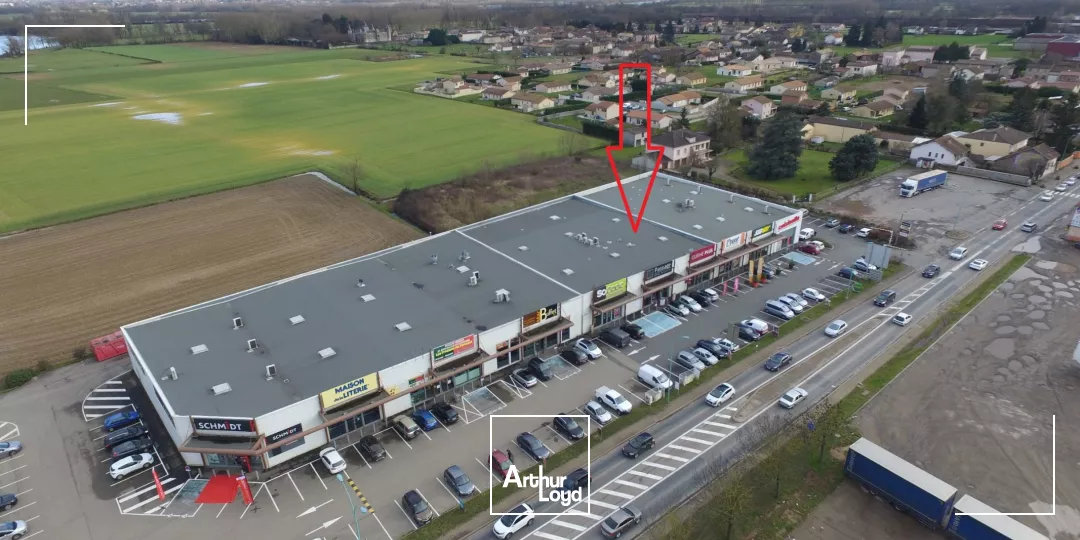MACON SUD - LOCAL COMMERCIAL A LOUER - FACADE RD