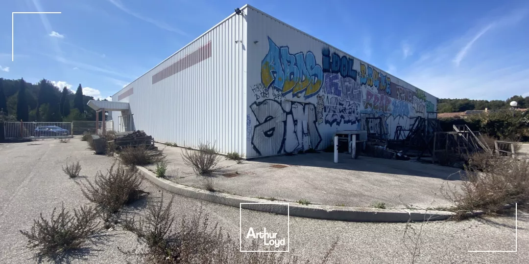 BATIMENT MIXTE INDEPENDANT AVEC VISIBILITE