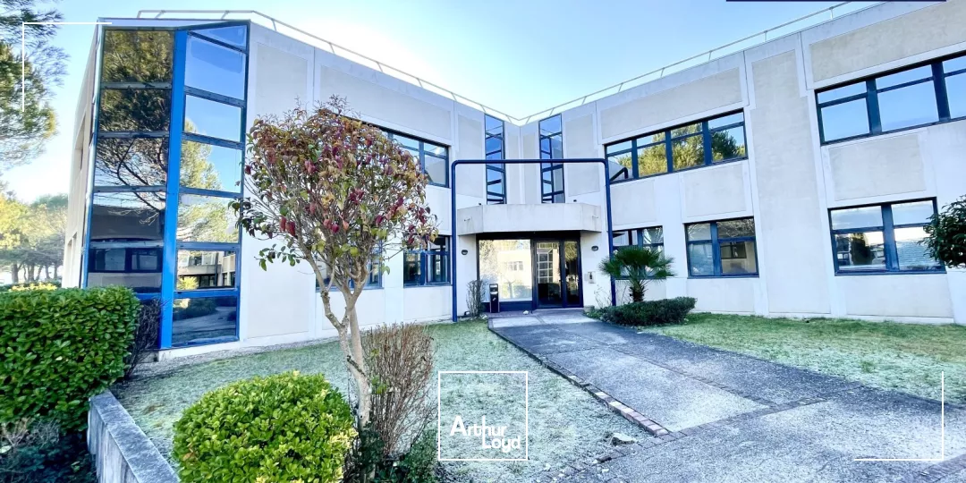 Grand plateau de bureaux rénové à louer au Pôle d'Activités d'Aix