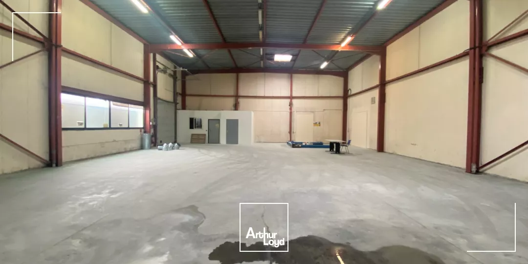 Entrepot a louer sur le Domaine Saint Hilaire a AIX EN PROVENCE