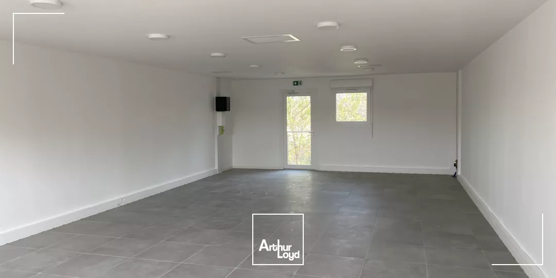 BUREAUX NEUF A LOUER AIX NORD ENVIRONNEMENT CALME AVEC PARKING