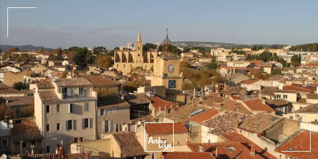 Local commercial neuf à vendre ou à louer bord de Départementale à Salon de Provence