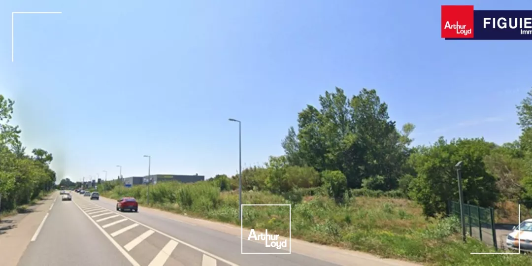 Local commercial neuf à vendre ou à louer bord de Départementale à Salon de Provence