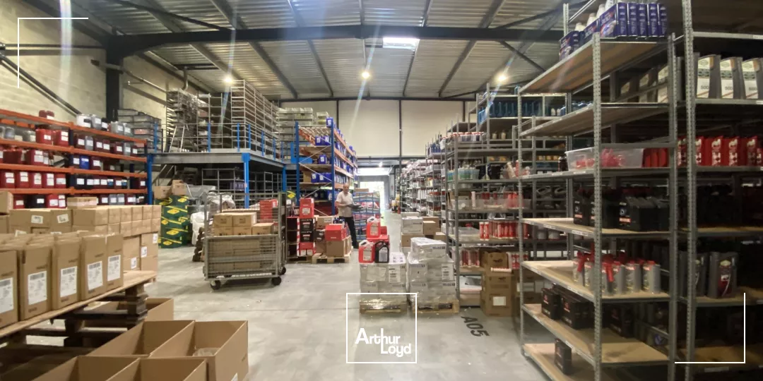 Entrepôt à qui à LOUER sur le Pole d'Activités AIX EN PROVENCE