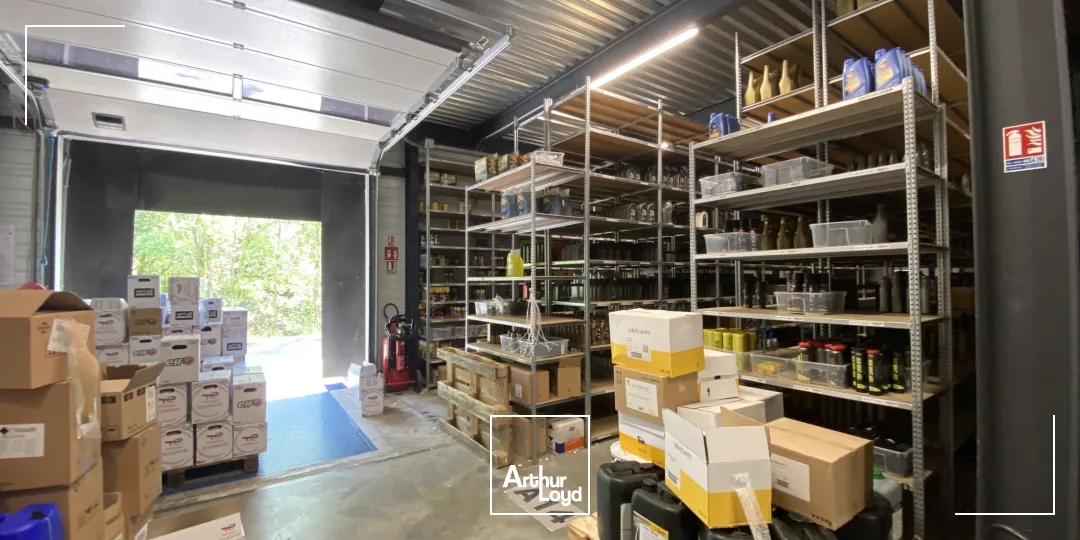 Entrepôt à qui à LOUER sur le Pole d'Activités AIX EN PROVENCE