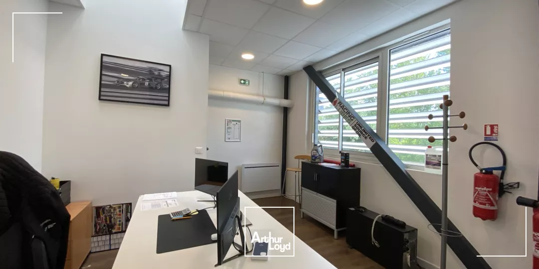 Entrepôt à qui à LOUER sur le Pole d'Activités AIX EN PROVENCE