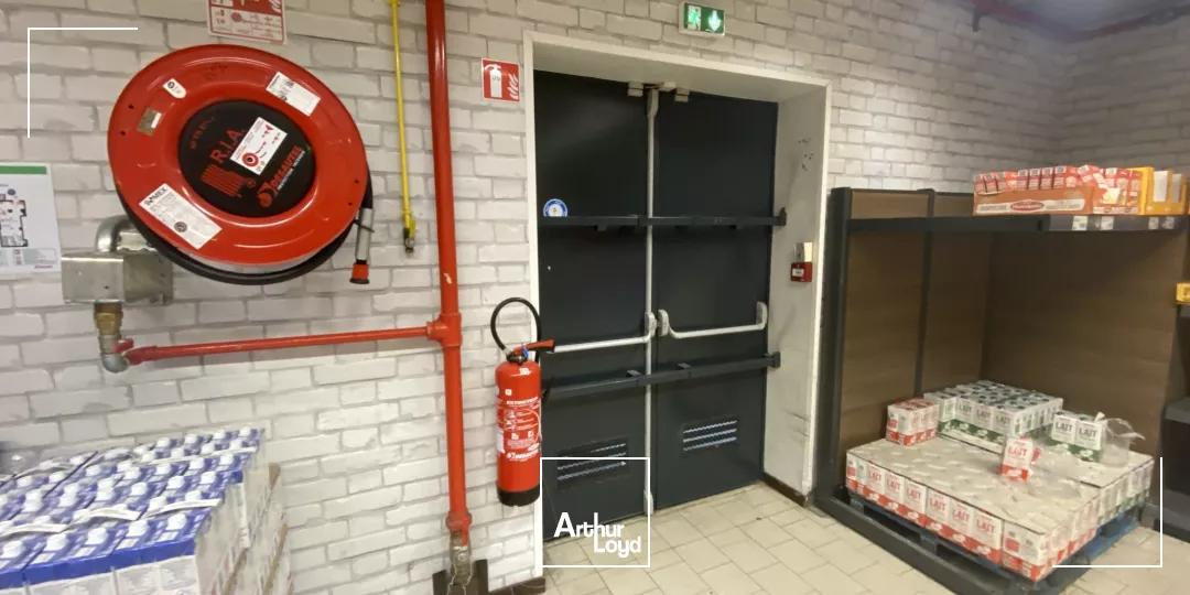 Local commercial 687m² à louer SAINT MARTIN DE CRAU 