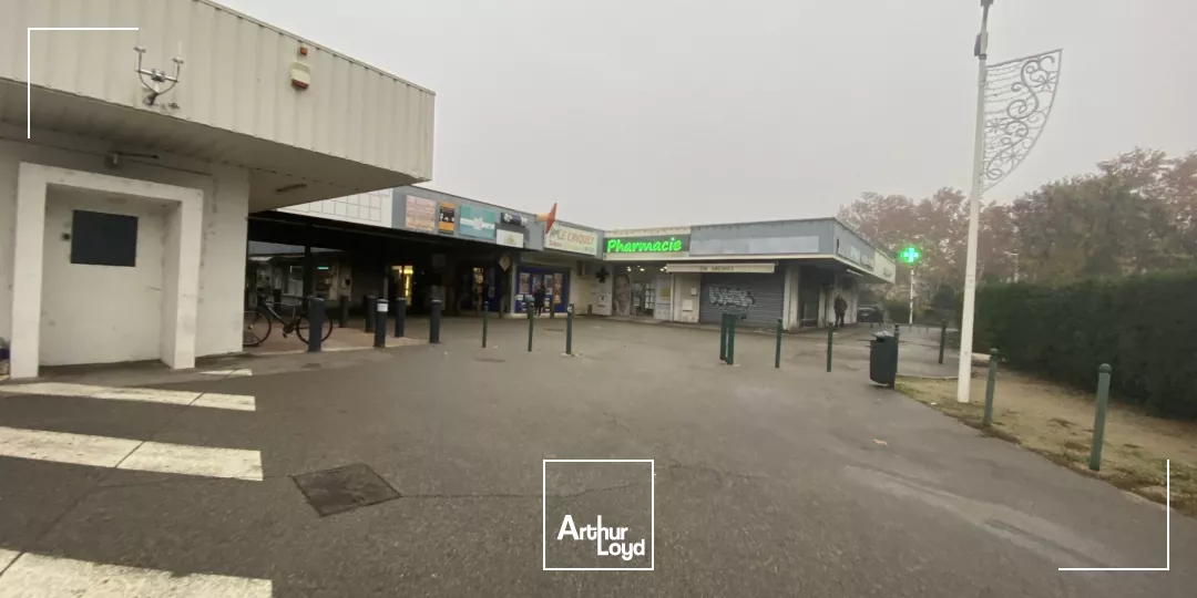 Local commercial 687m² à louer SAINT MARTIN DE CRAU 