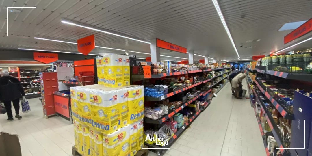 Local commercial 687m² à louer SAINT MARTIN DE CRAU 