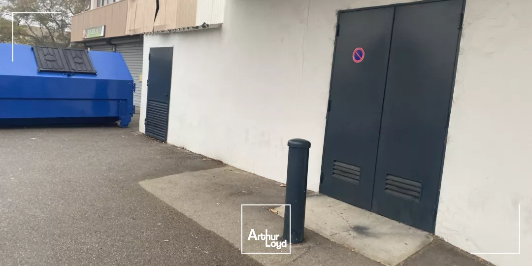 Local commercial 687m² à louer SAINT MARTIN DE CRAU 