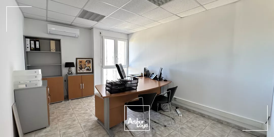 BUREAUX CLOISONNÉS EN BON ÉTAT MARIGNANE