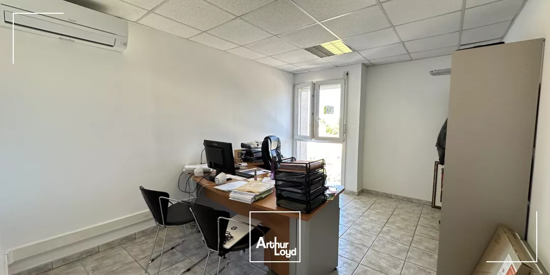 BUREAUX CLOISONNÉS EN BON ÉTAT MARIGNANE