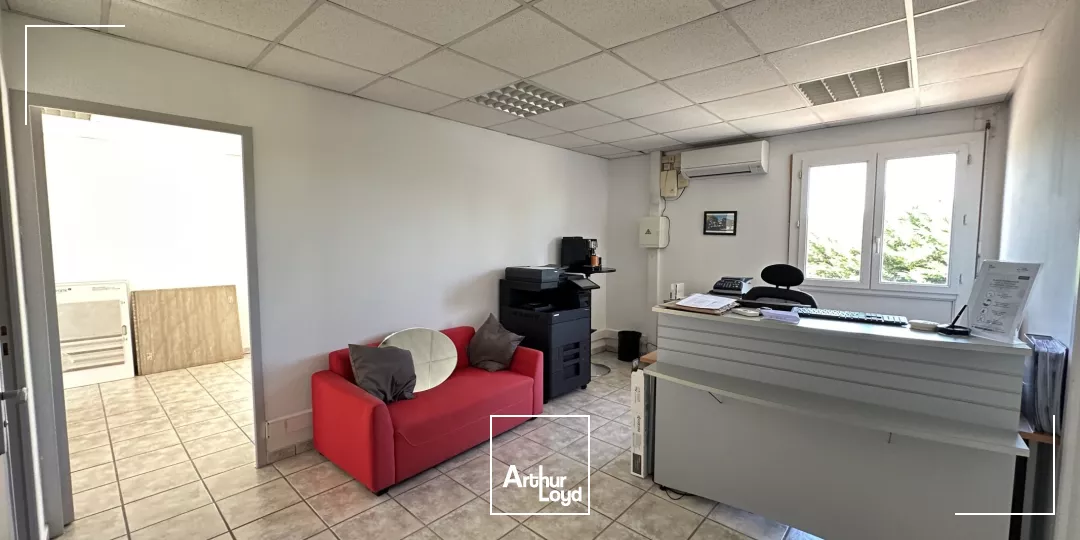 BUREAUX CLOISONNÉS EN BON ÉTAT MARIGNANE