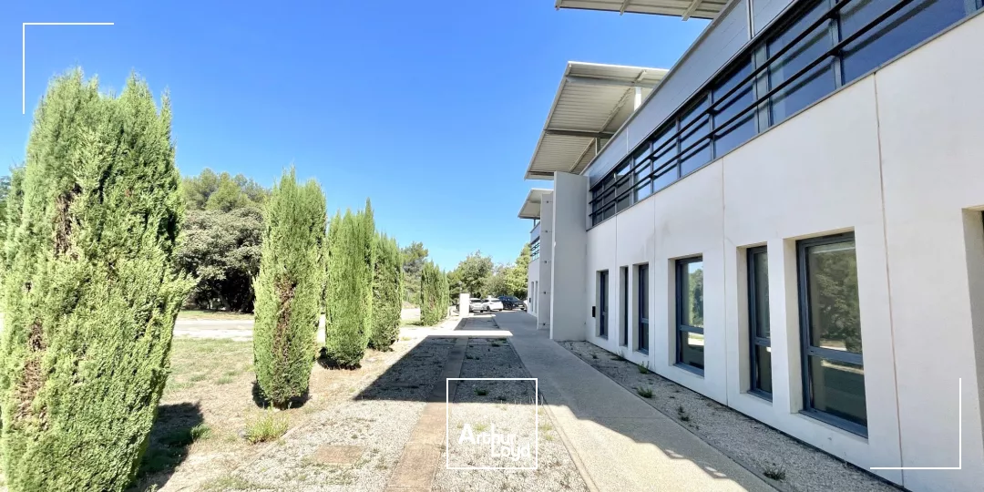 EXCLUSIVITE-PLATEAU DE BUREAUX TRES BON STANDING EN LOCATION