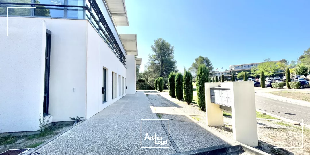 EXCLUSIVITE-PLATEAU DE BUREAUX TRES BON STANDING EN LOCATION