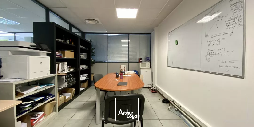 BUREAUX À LOUER EN ÉTAGE PÔLE D'ACTIVITÉS D'AIX EN PROVENCE