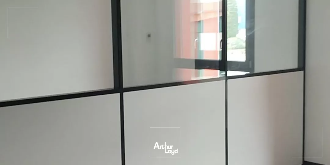 A LOUER / BUREAUX situés à Villefranche (69400)